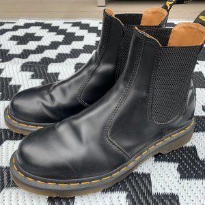 2976 Dr. Martens Women's Chelsea Boots Size 9